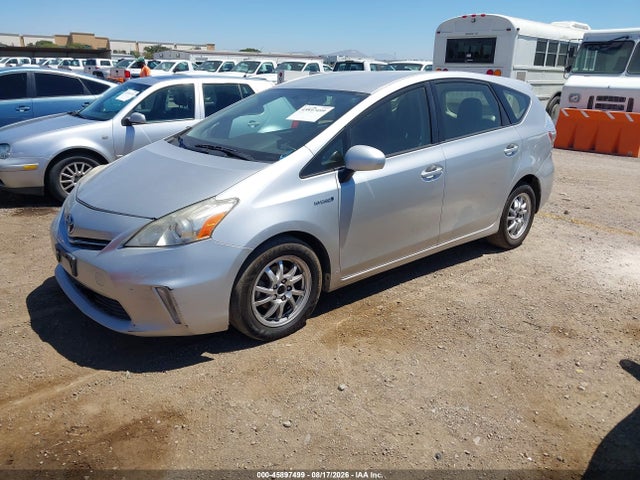 Toyota Prius V Three 2014 JTDZN3EUXEJ002586 Image 2