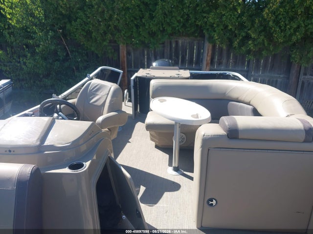 2020 Sylvan Pontoon მანქანა იყიდება აუქციონზე, vin: SYL71495A020, აუქციონის ნომერი: 45897598