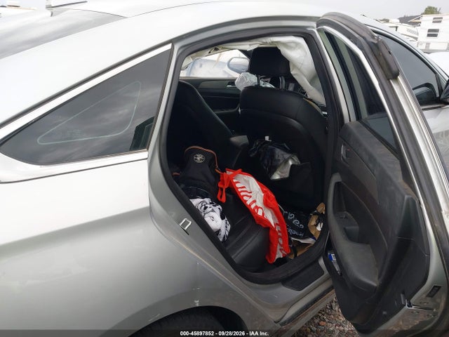 Продаж на аукціоні авто 2018 Hyundai Sonata Sport, vin: 5NPE34AF4JH639302, номер лоту: 45897852