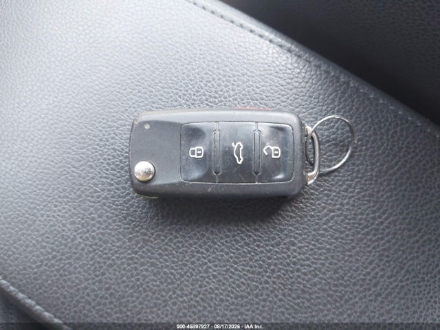 2014 Volkswagen Jetta 1.8t Se მანქანა იყიდება აუქციონზე, vin: 3VWD17AJXEM243735, აუქციონის ნომერი: 45897927