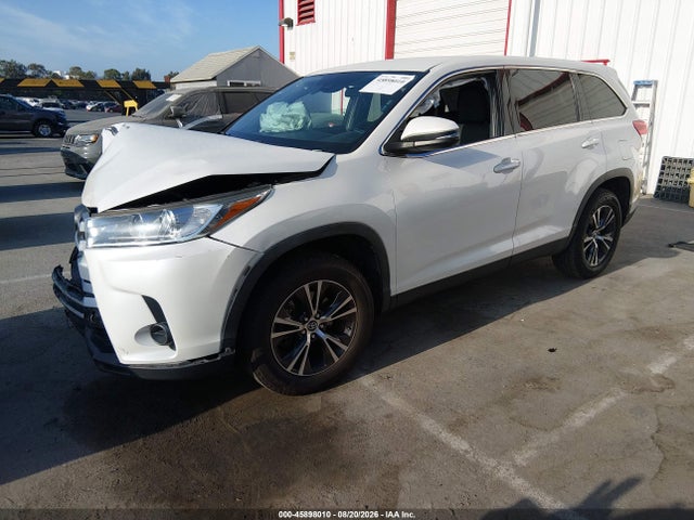 Toyota Highlander Le 2019 5TDZARFH7KS050447 Image 2