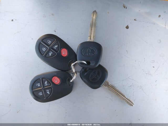 5TDKZ3DCXHS778111 Toyota Sienna Le 8 Passenger