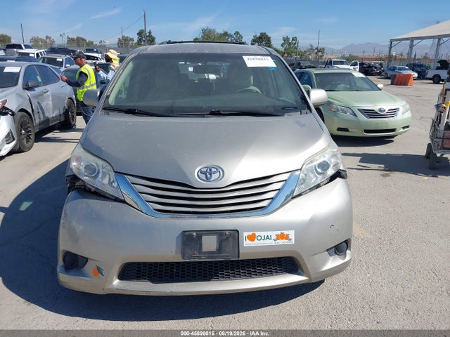 5TDKZ3DCXHS778111 Toyota Sienna Le 8 Passenger