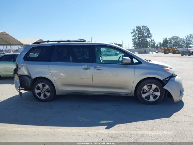 5TDKZ3DCXHS778111 Toyota Sienna Le 8 Passenger