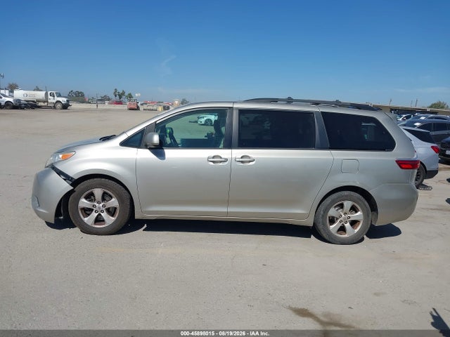 5TDKZ3DCXHS778111 Toyota Sienna Le 8 Passenger