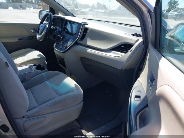5TDKZ3DCXHS778111 Toyota Sienna Le 8 Passenger