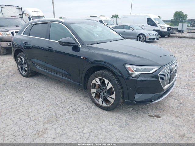 45898483 :رقم المزاد ، WA1LAAGE4NB026091 vin ، 2022 Audi E-tron Premium Plus Quattro مزاد بيع