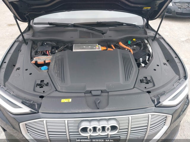 45898483 :رقم المزاد ، WA1LAAGE4NB026091 vin ، 2022 Audi E-tron Premium Plus Quattro مزاد بيع