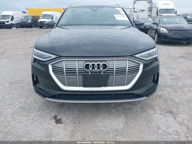 45898483 :رقم المزاد ، WA1LAAGE4NB026091 vin ، 2022 Audi E-tron Premium Plus Quattro مزاد بيع