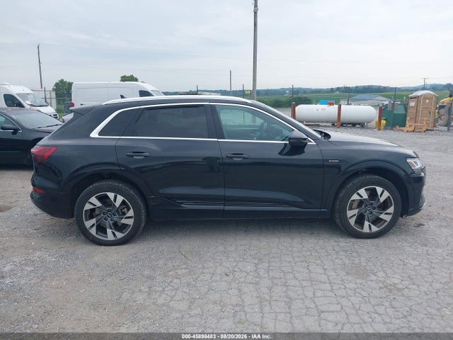 45898483 :رقم المزاد ، WA1LAAGE4NB026091 vin ، 2022 Audi E-tron Premium Plus Quattro مزاد بيع