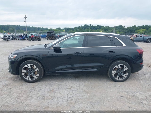 45898483 :رقم المزاد ، WA1LAAGE4NB026091 vin ، 2022 Audi E-tron Premium Plus Quattro مزاد بيع