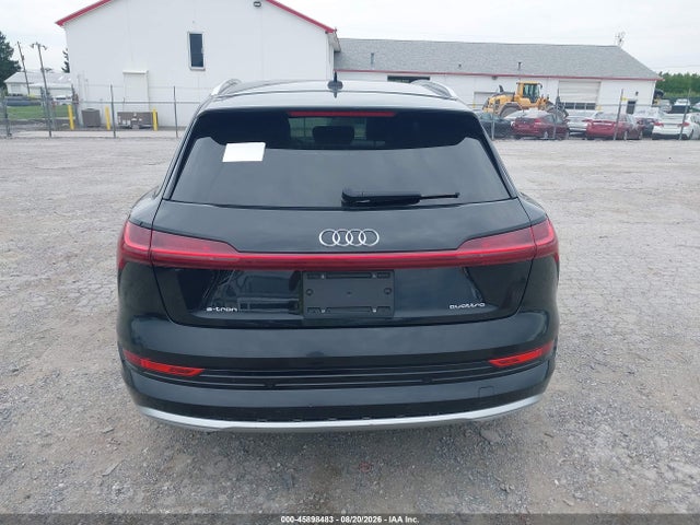45898483 :رقم المزاد ، WA1LAAGE4NB026091 vin ، 2022 Audi E-tron Premium Plus Quattro مزاد بيع
