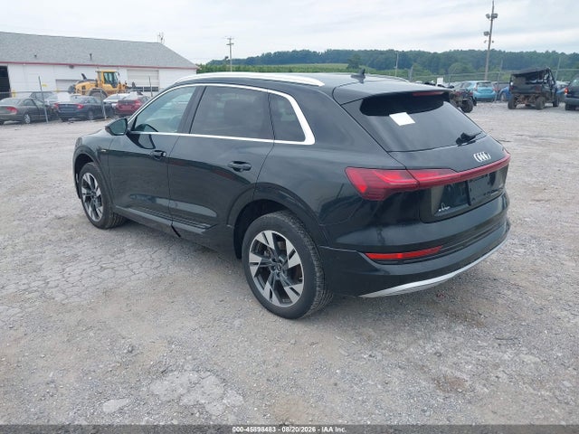 45898483 :رقم المزاد ، WA1LAAGE4NB026091 vin ، 2022 Audi E-tron Premium Plus Quattro مزاد بيع