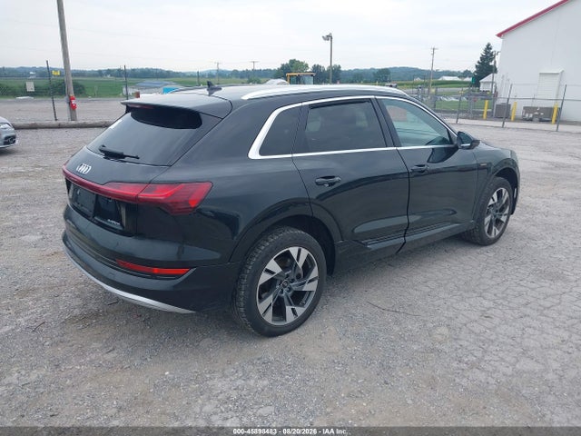 45898483 :رقم المزاد ، WA1LAAGE4NB026091 vin ، 2022 Audi E-tron Premium Plus Quattro مزاد بيع