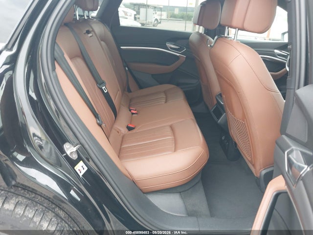 45898483 :رقم المزاد ، WA1LAAGE4NB026091 vin ، 2022 Audi E-tron Premium Plus Quattro مزاد بيع