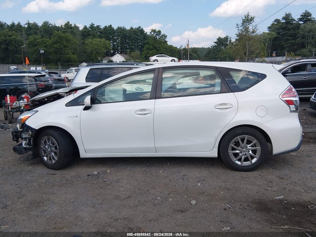Toyota Prius V Three 2015 JTDZN3EU8FJ027617 Image 15