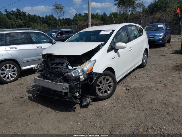 Toyota Prius V Three 2015 JTDZN3EU8FJ027617 Image 2