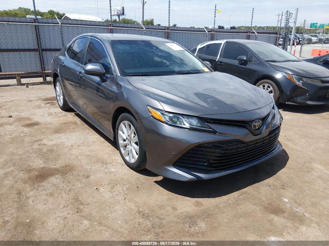Продаж на аукціоні авто 2018 Toyota Camry Le, vin: 4T1B11HK3JU006494, номер лоту: 45898724