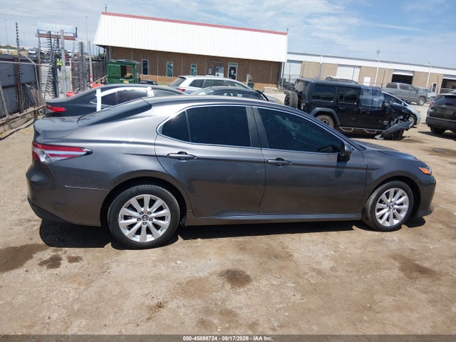 Продаж на аукціоні авто 2018 Toyota Camry Le, vin: 4T1B11HK3JU006494, номер лоту: 45898724