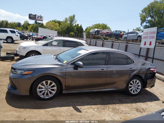 Продаж на аукціоні авто 2018 Toyota Camry Le, vin: 4T1B11HK3JU006494, номер лоту: 45898724