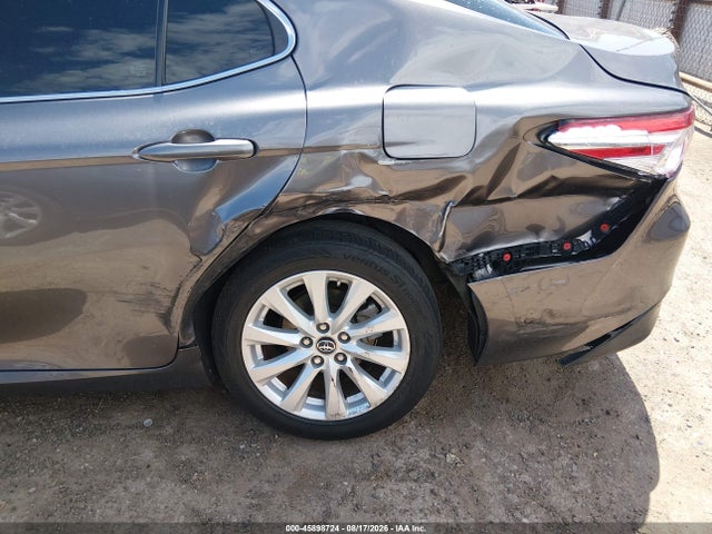 Продаж на аукціоні авто 2018 Toyota Camry Le, vin: 4T1B11HK3JU006494, номер лоту: 45898724