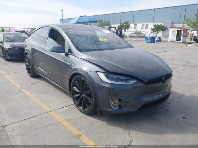 Tesla Model X 60d/70d/75d/90d/p100d 2016 5YJXCBE22GF016482 zdjęcie główne