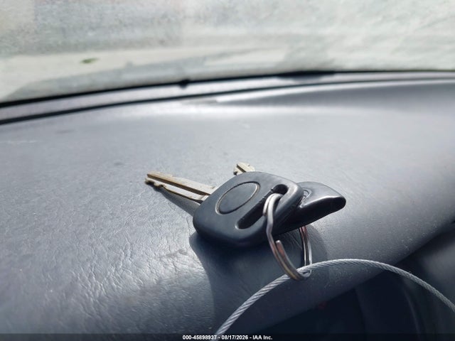 45898937 :رقم المزاد ، 4T1BG22KX1U852716 vin ، 2001 Toyota Camry Le مزاد بيع