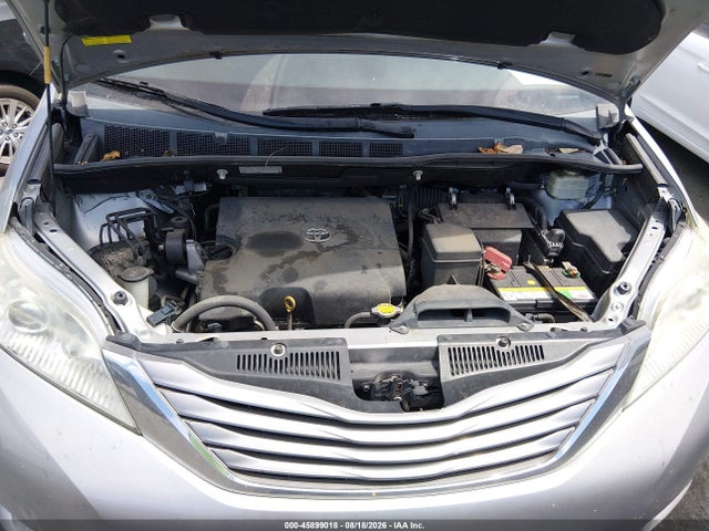 5TDYK3DC8FS577321 Toyota Sienna Xle 8 Passenger