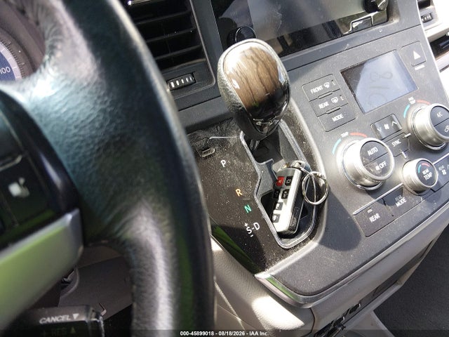 5TDYK3DC8FS577321 Toyota Sienna Xle 8 Passenger