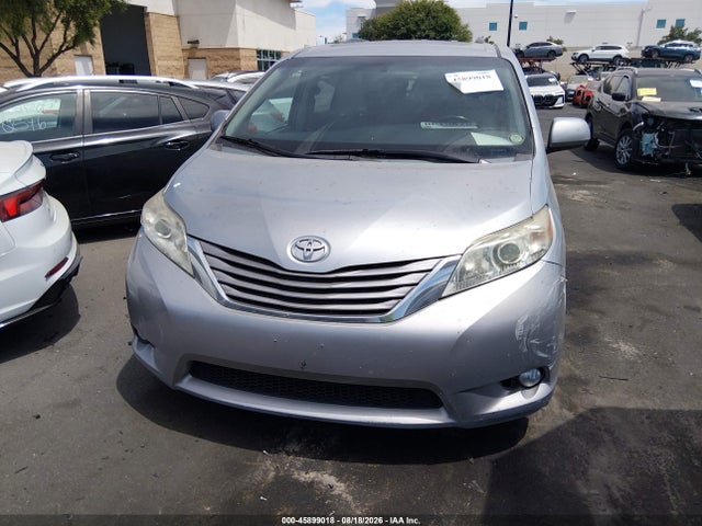 5TDYK3DC8FS577321 Toyota Sienna Xle 8 Passenger