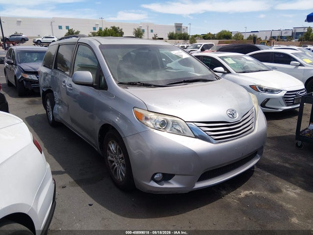 5TDYK3DC8FS577321 Toyota Sienna Xle 8 Passenger