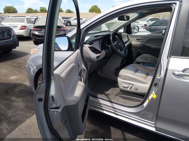 5TDYK3DC8FS577321 Toyota Sienna Xle 8 Passenger