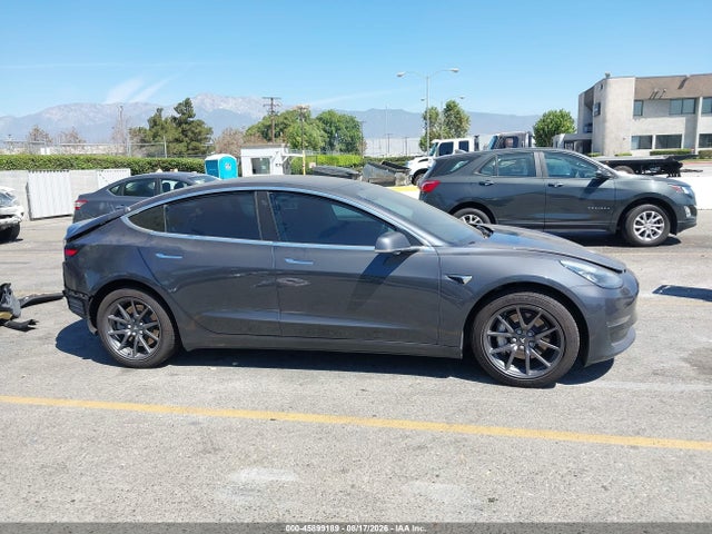 45899189 :رقم المزاد ، 5YJ3E1EBXJF093241 vin ، 2018 Tesla Model 3 Long Range/performance مزاد بيع