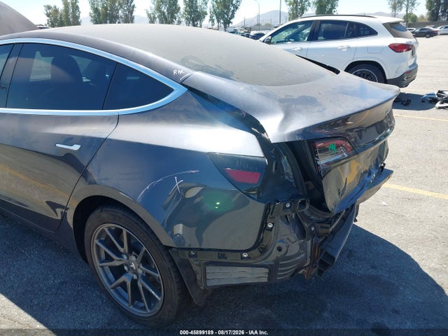 45899189 :رقم المزاد ، 5YJ3E1EBXJF093241 vin ، 2018 Tesla Model 3 Long Range/performance مزاد بيع