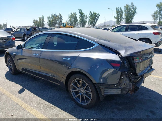 45899189 :رقم المزاد ، 5YJ3E1EBXJF093241 vin ، 2018 Tesla Model 3 Long Range/performance مزاد بيع