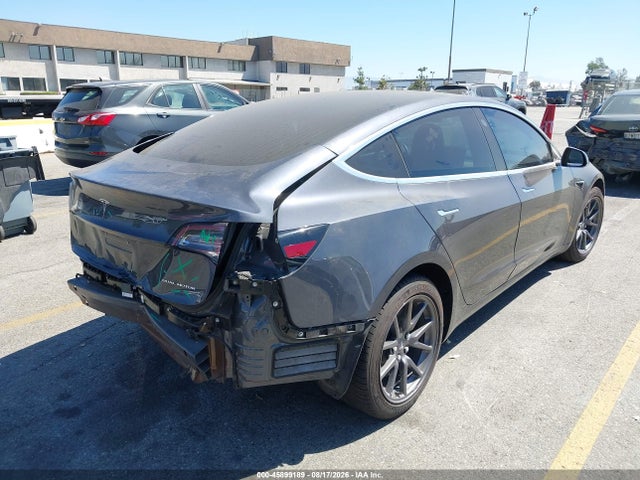 45899189 :رقم المزاد ، 5YJ3E1EBXJF093241 vin ، 2018 Tesla Model 3 Long Range/performance مزاد بيع