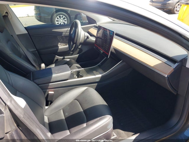 45899189 :رقم المزاد ، 5YJ3E1EBXJF093241 vin ، 2018 Tesla Model 3 Long Range/performance مزاد بيع