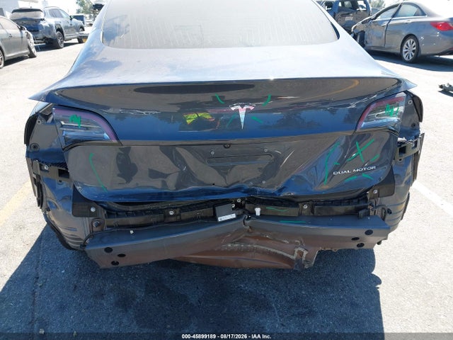 45899189 :رقم المزاد ، 5YJ3E1EBXJF093241 vin ، 2018 Tesla Model 3 Long Range/performance مزاد بيع