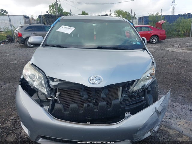 5TDDK3DCXGS136712 Toyota Sienna Xle Premium 7 Passenger