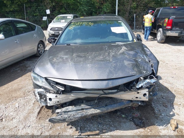 45899530 :رقم المزاد ، 4T1C11AK5MU565810 vin ، 2021 Toyota Camry Le مزاد بيع