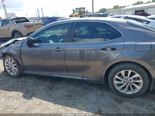 45899530 :رقم المزاد ، 4T1C11AK5MU565810 vin ، 2021 Toyota Camry Le مزاد بيع