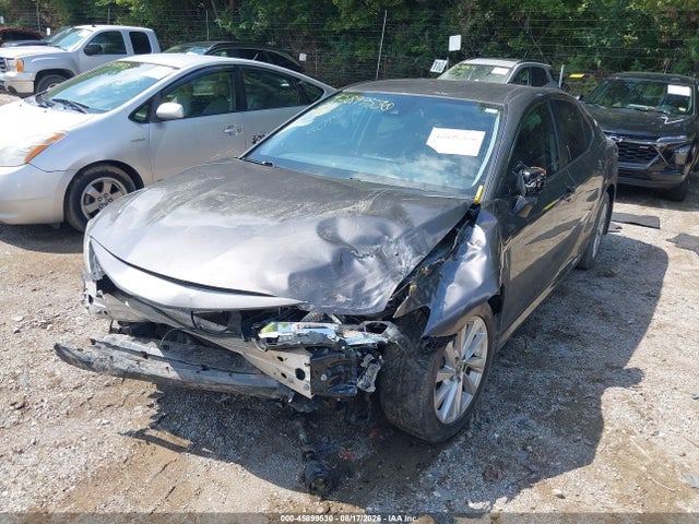45899530 :رقم المزاد ، 4T1C11AK5MU565810 vin ، 2021 Toyota Camry Le مزاد بيع