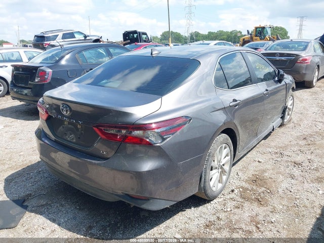 45899530 :رقم المزاد ، 4T1C11AK5MU565810 vin ، 2021 Toyota Camry Le مزاد بيع