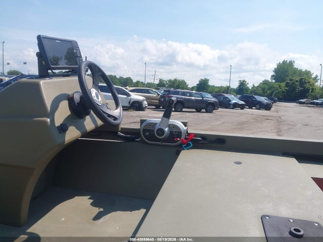 45899645 :رقم المزاد ، BUJ90601L324 vin ، 2024 Tracker 16' مزاد بيع
