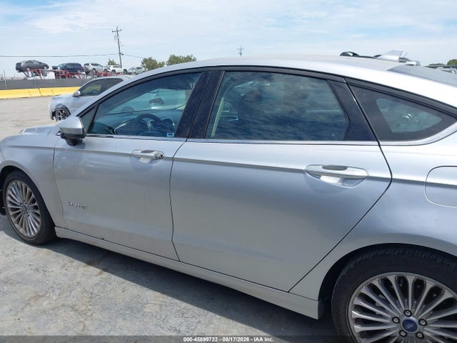 3FA6P0LUXKR120725 Ford Fusion Hybrid Se