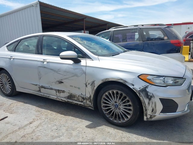 3FA6P0LUXKR120725 Ford Fusion Hybrid Se