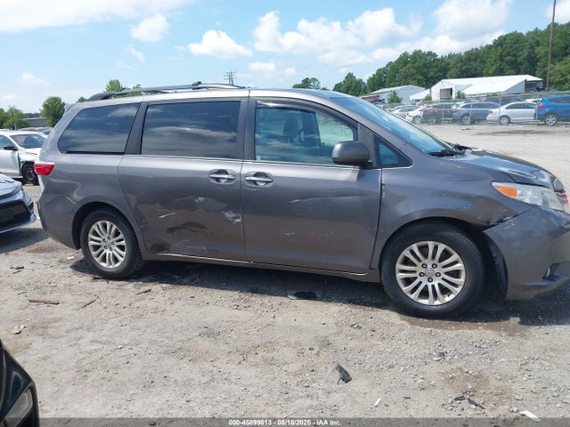 Toyota Sienna Xle 8 Passenger 2017 5TDYZ3DC7HS767559 Image 12