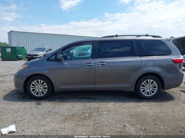 Toyota Sienna Xle 8 Passenger 2017 5TDYZ3DC7HS767559 Image 13