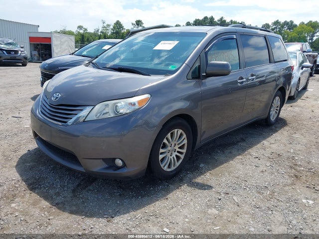 Toyota Sienna Xle 8 Passenger 2017 5TDYZ3DC7HS767559 Image 2