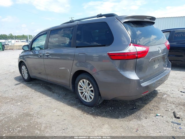 Toyota Sienna Xle 8 Passenger 2017 5TDYZ3DC7HS767559 Image 3